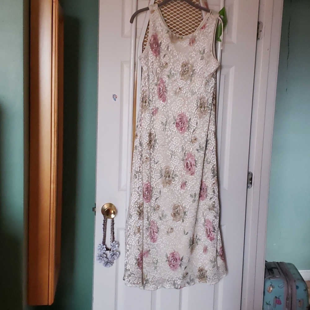 Lo g sleeveless  dress